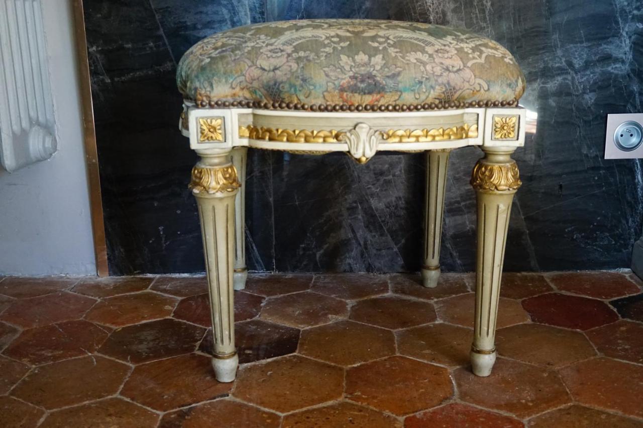 Апартаменты Manoir De La Comtesse Chailly-en-Biere Экстерьер фото